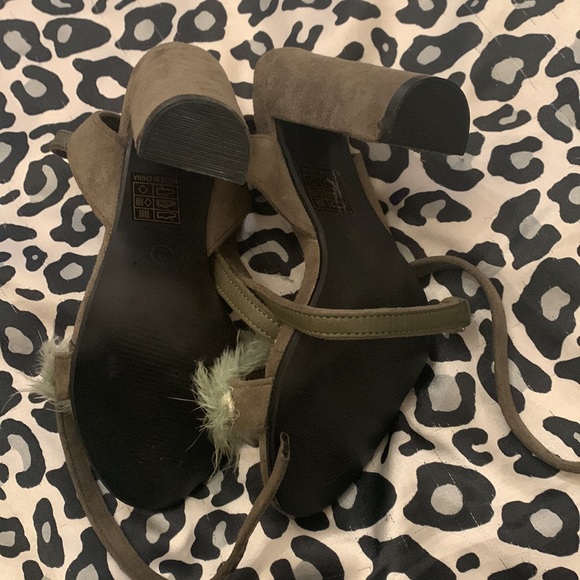 Green fur Heels - Picture 2 of 4